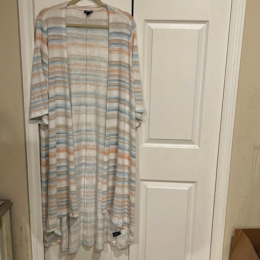 NWOT Torrid Woman’s Size 2 Multi Colored Hi-Lo Kimono